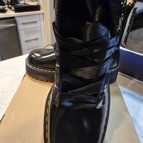 DR. MARTENS MOLLY Leather Platform Boots BLACK BUTTERO Men's Size 10 NEW - Picture 2 of 16